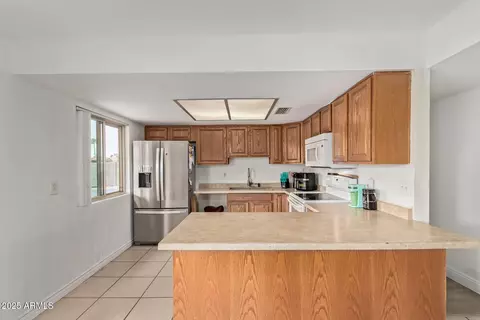 Kitchen - 2541 E Inverness Ave, Mesa, AZ 85204 photo 2 of 2
