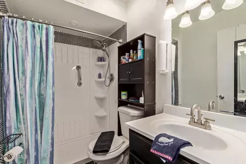 Bath - 2541 E Inverness Ave, Mesa, AZ 85204 photo 2 of 2
