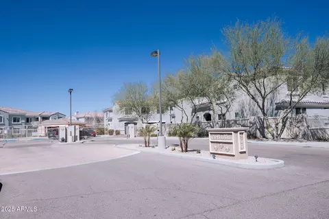 900 S Canal Dr #121, Chandler, AZ 85225