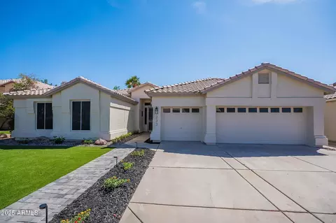 233 S Tiago Dr, Gilbert, AZ 85233 photo 2