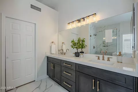 233 S Tiago Dr, Gilbert, AZ 85233 photo 35