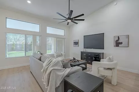 233 S Tiago Dr, Gilbert, AZ 85233 photo 30