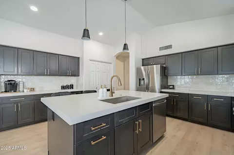 233 S Tiago Dr, Gilbert, AZ 85233 photo 11
