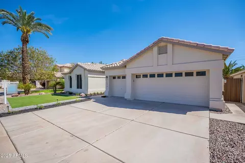 233 S Tiago Dr, Gilbert, AZ 85233