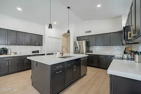 233 S Tiago Dr, Gilbert, AZ 85233 photo 12