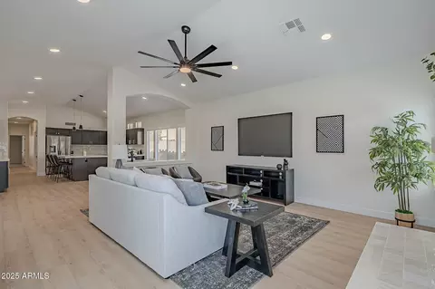 233 S Tiago Dr, Gilbert, AZ 85233 photo 19