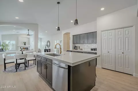 233 S Tiago Dr, Gilbert, AZ 85233 photo 9