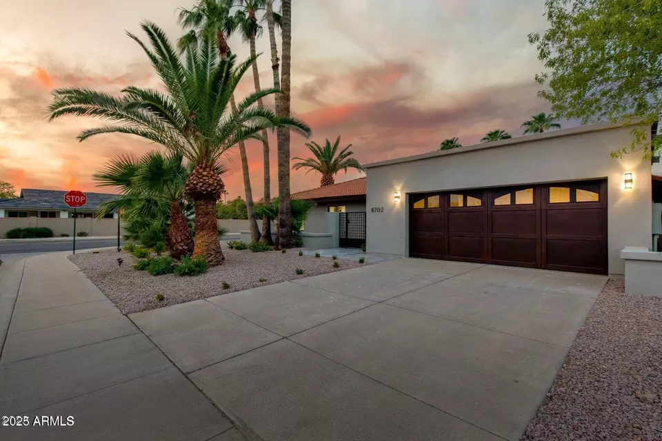 Exterior - 8702 E San Daniel Dr, Scottsdale, AZ 85258 photo 17 of 19