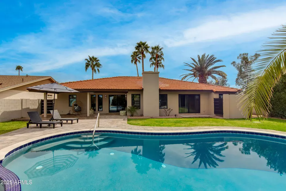 Exterior - 8702 E San Daniel Dr, Scottsdale, AZ 85258 photo 11 of 19