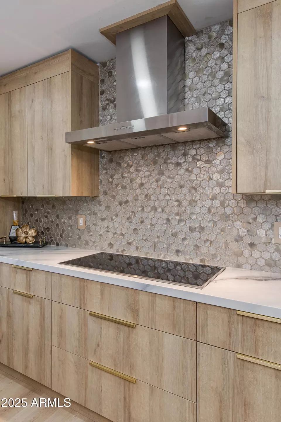 Kitchen - 8702 E San Daniel Dr, Scottsdale, AZ 85258 photo 8 of 9