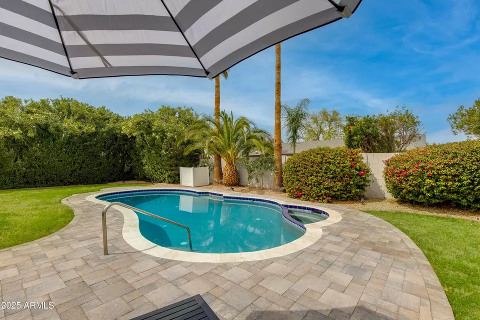 Exterior - 8702 E San Daniel Dr, Scottsdale, AZ 85258 photo 9 of 19