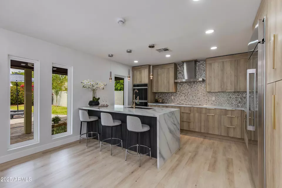 Kitchen - 8702 E San Daniel Dr, Scottsdale, AZ 85258 photo 2 of 9