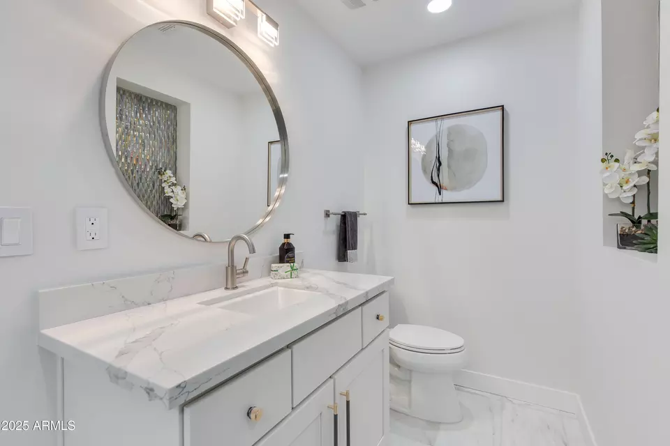 Bath - 8702 E San Daniel Dr, Scottsdale, AZ 85258 photo 6 of 8