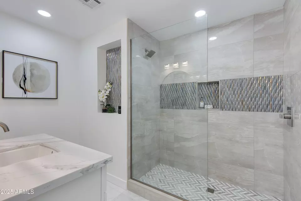 Bath - 8702 E San Daniel Dr, Scottsdale, AZ 85258 photo 5 of 8