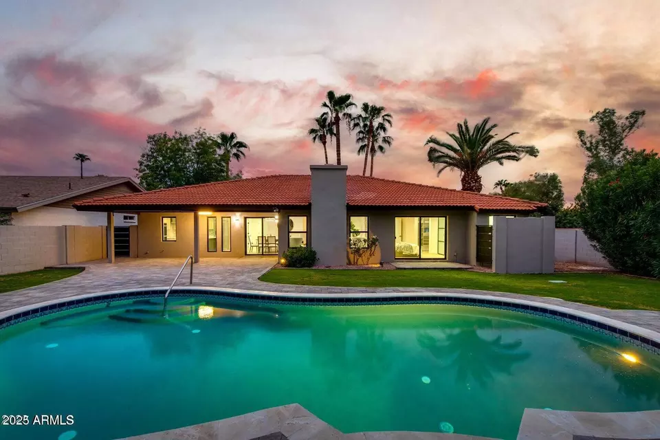 Exterior - 8702 E San Daniel Dr, Scottsdale, AZ 85258 photo 16 of 19