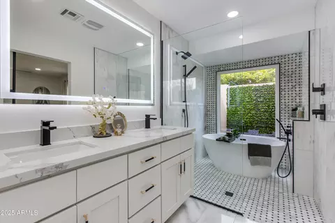 Bath - 8702 E San Daniel Dr, Scottsdale, AZ 85258 photo 1 of 8