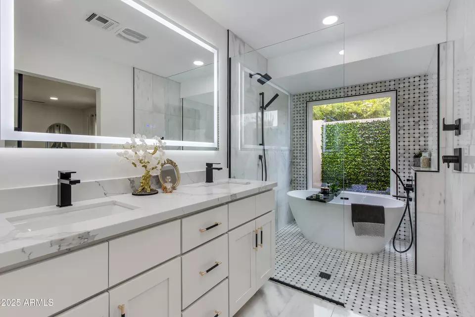 Bath - 8702 E San Daniel Dr, Scottsdale, AZ 85258 photo 1 of 8