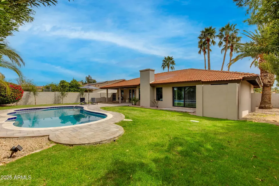Exterior - 8702 E San Daniel Dr, Scottsdale, AZ 85258 photo 13 of 19
