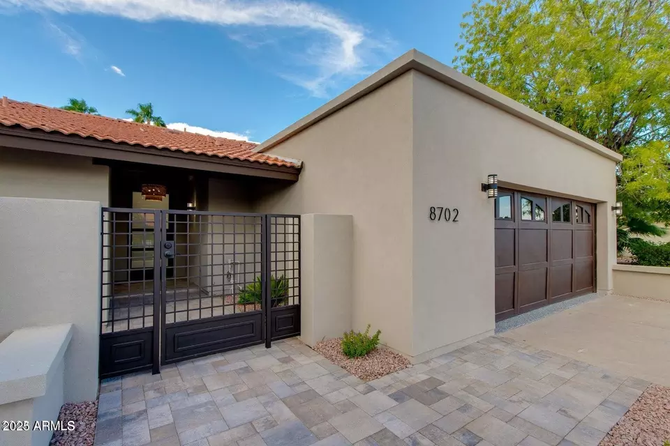 Exterior - 8702 E San Daniel Dr, Scottsdale, AZ 85258 photo 18 of 19