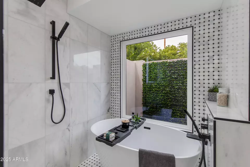 Bath - 8702 E San Daniel Dr, Scottsdale, AZ 85258 photo 2 of 8