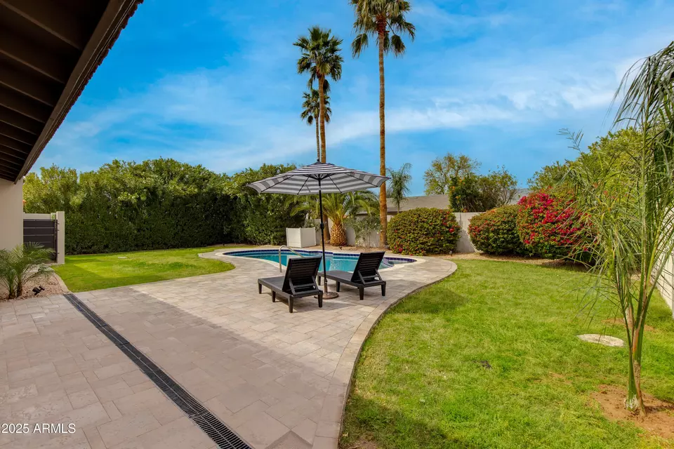 Exterior - 8702 E San Daniel Dr, Scottsdale, AZ 85258 photo 7 of 19