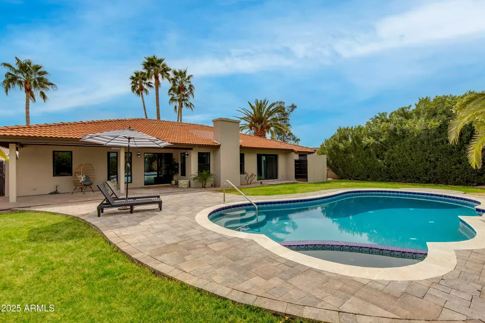 Exterior - 8702 E San Daniel Dr, Scottsdale, AZ 85258 photo 8 of 19