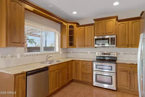 Kitchen - 9665 E Nido Ave, Mesa, AZ 85209 photo 3 of 5
