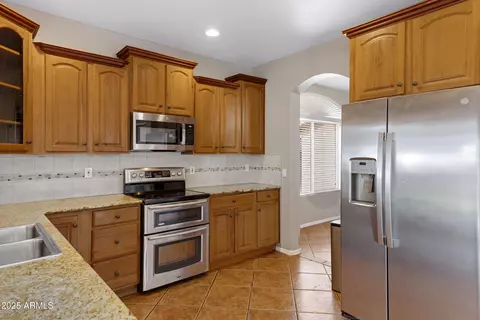 Kitchen - 9665 E Nido Ave, Mesa, AZ 85209 photo 4 of 5