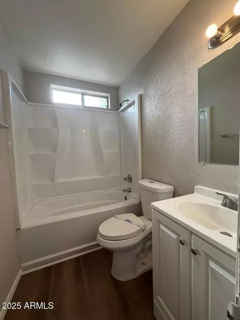 Bath - 1532 W Carson Rd, Phoenix, AZ 85041 photo 2 of 2