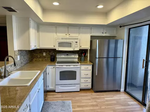 9460 N 92nd St #216, Scottsdale, AZ 85258