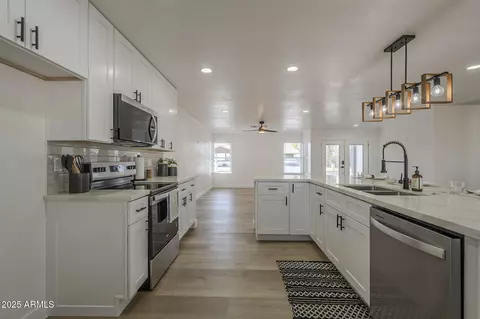 1560 E Hampton Cir, Mesa, AZ 85204 photo 22
