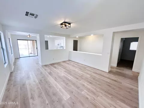 1722 W Amberwood Dr, Phoenix, AZ 85045