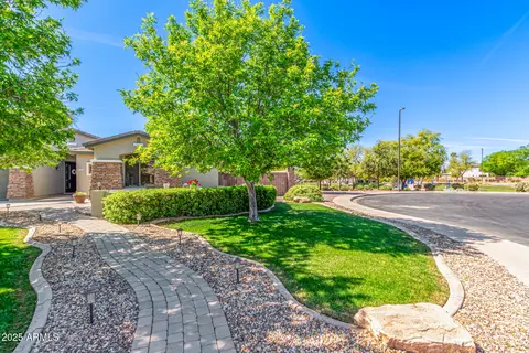 579 E Mary Ct, Gilbert, AZ 85295 photo 4