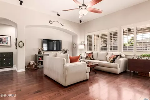 579 E Mary Ct, Gilbert, AZ 85295 photo 10