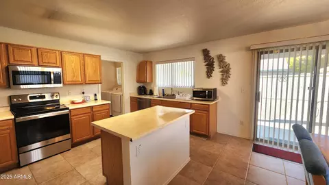 444 W Fabens Ln, Gilbert, AZ 85233 photo 2