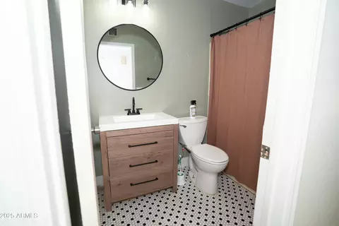 Bath - 630 E Jensen St #133, Mesa, AZ 85203 photo 1 of 2
