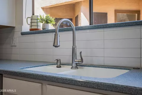 Kitchen - 4041 E Sunnyside Dr, Phoenix, AZ 85028 photo 6 of 6