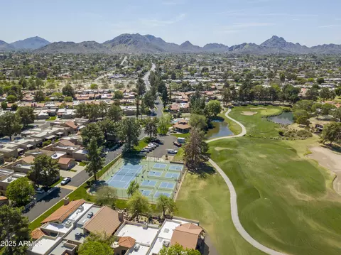 View/Area - 4041 E Sunnyside Dr, Phoenix, AZ 85028 photo 2 of 6