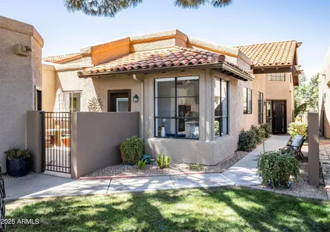 Exterior - 4041 E Sunnyside Dr, Phoenix, AZ 85028 photo 4 of 8
