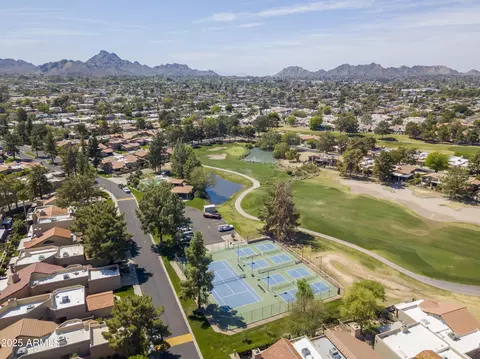 View/Area - 4041 E Sunnyside Dr, Phoenix, AZ 85028 photo 3 of 6