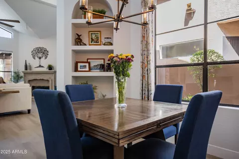 Dining - 4041 E Sunnyside Dr, Phoenix, AZ 85028 photo 3 of 3