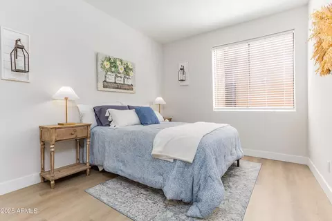 Bedroom - 4041 E Sunnyside Dr, Phoenix, AZ 85028 photo 3 of 4