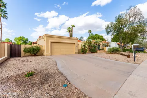 2646 E Leonora St, Mesa, AZ 85213 photo 2
