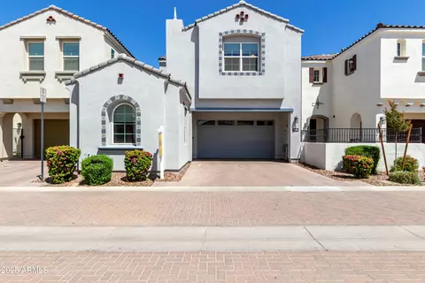 2446 E Lovebird Ln, Gilbert, AZ 85297