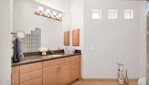 Bath - 1514 Eugie Ave, Phoenix, AZ 85022 photo 5 of 10