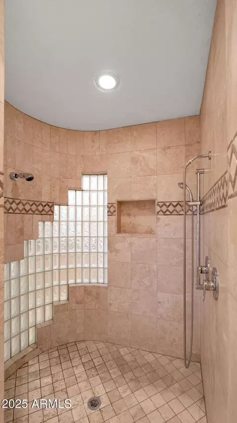 Bath - 1514 Eugie Ave, Phoenix, AZ 85022 photo 7 of 10