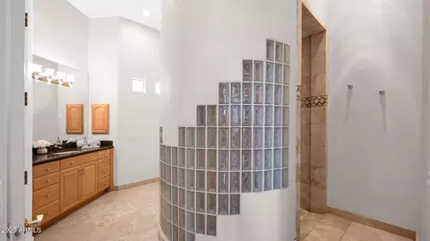 Bath - 1514 Eugie Ave, Phoenix, AZ 85022 photo 6 of 10