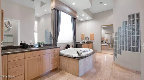 Bath - 1514 Eugie Ave, Phoenix, AZ 85022 photo 4 of 10