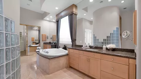 Bath - 1514 Eugie Ave, Phoenix, AZ 85022 photo 3 of 10