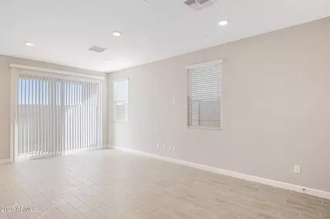 5824 E Covey Ln, Phoenix, AZ 85054